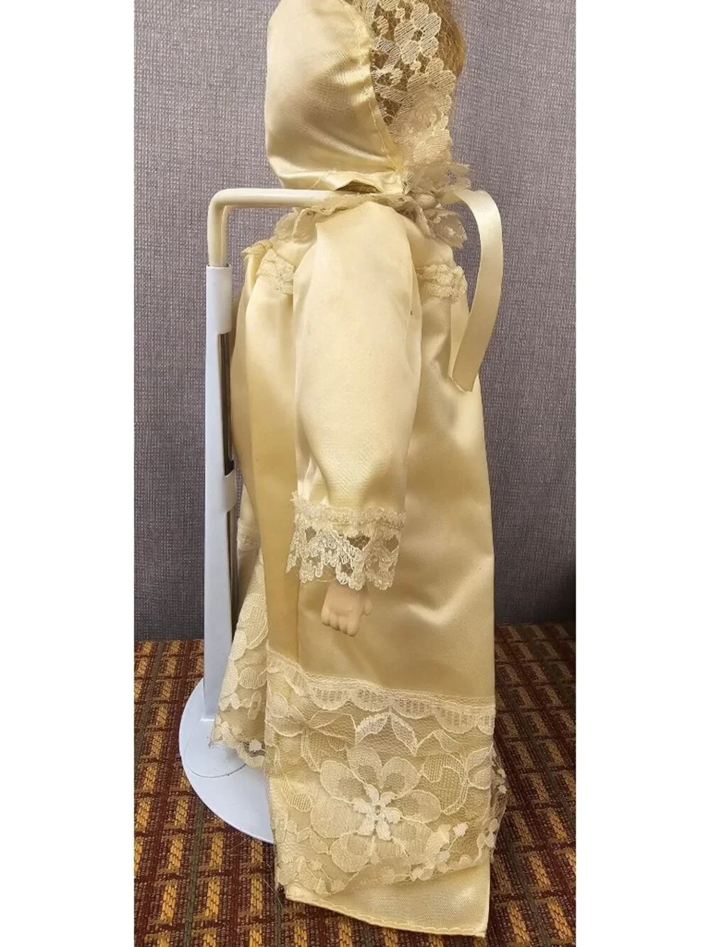 Avon Porcelain Doll In Lace Dress With Bonnet Vintage Collectible 12 Inches Blon